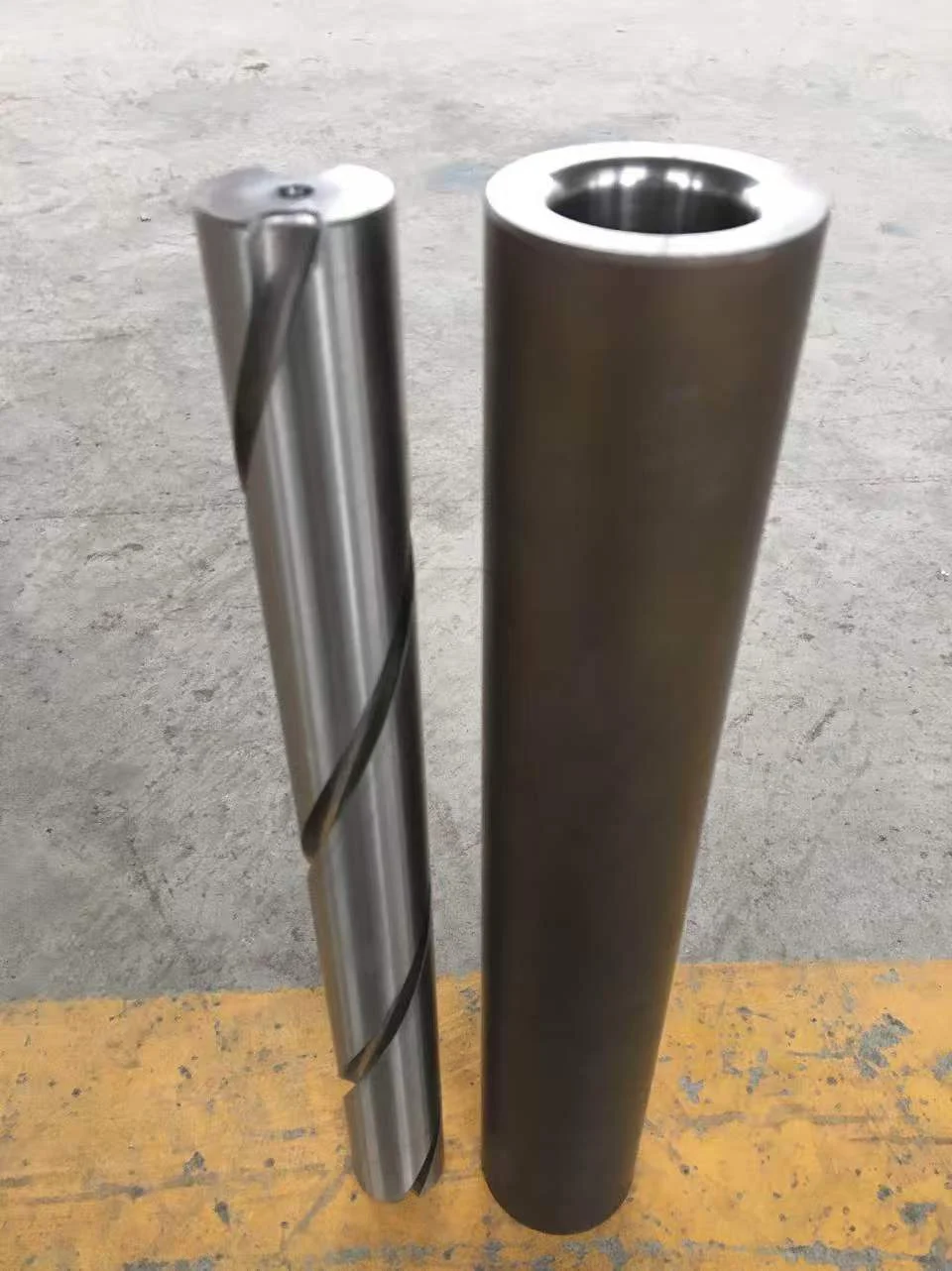 Helical Forming Mold For Preformed Armor Rods